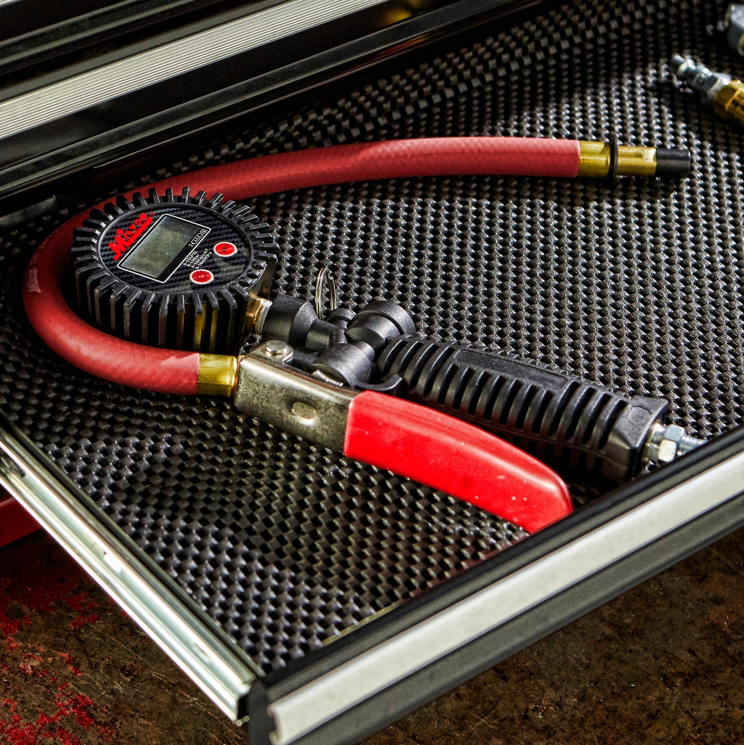 Pro Digital Tire Inflator/Pressure Pistol Grip Gauge, Straight Foot Chuck, 15