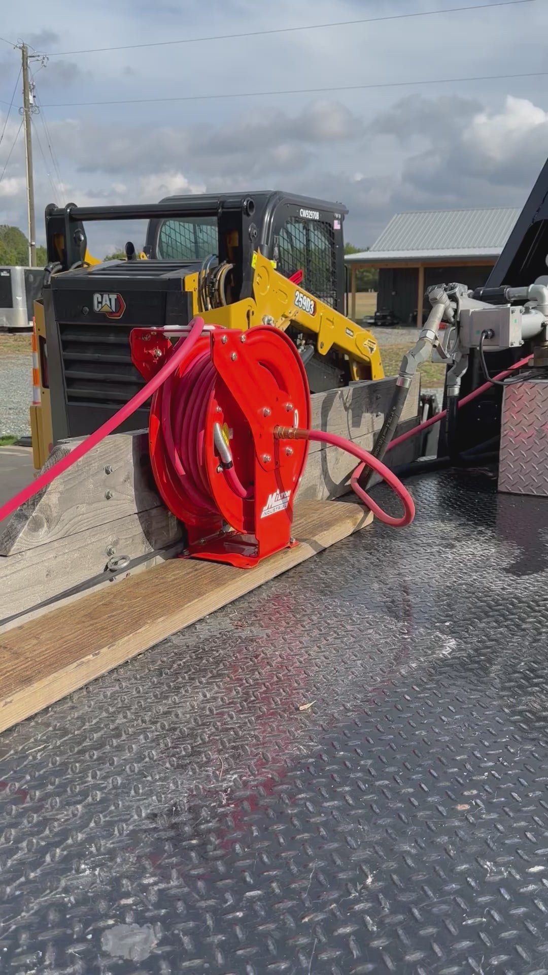 Industrial Auto-Retracting Hose Reel w/ EPDM Rubber Hose, 300 PSI