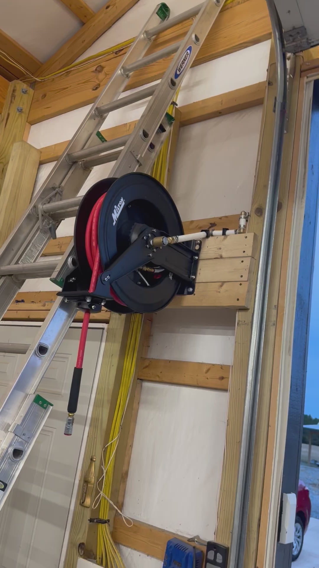 Steel Dual Arm Auto-Retractable Hose Reel, 1/2